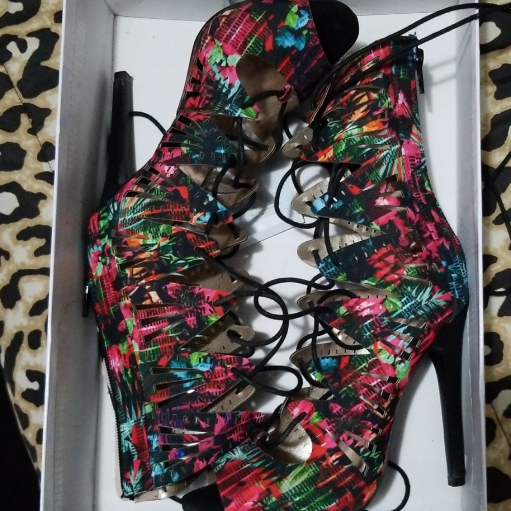 Multi color heels only worn once